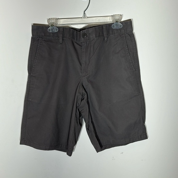 Men’s Gray GAP Khaki Shorts Size 33 - Picture 1 of 3